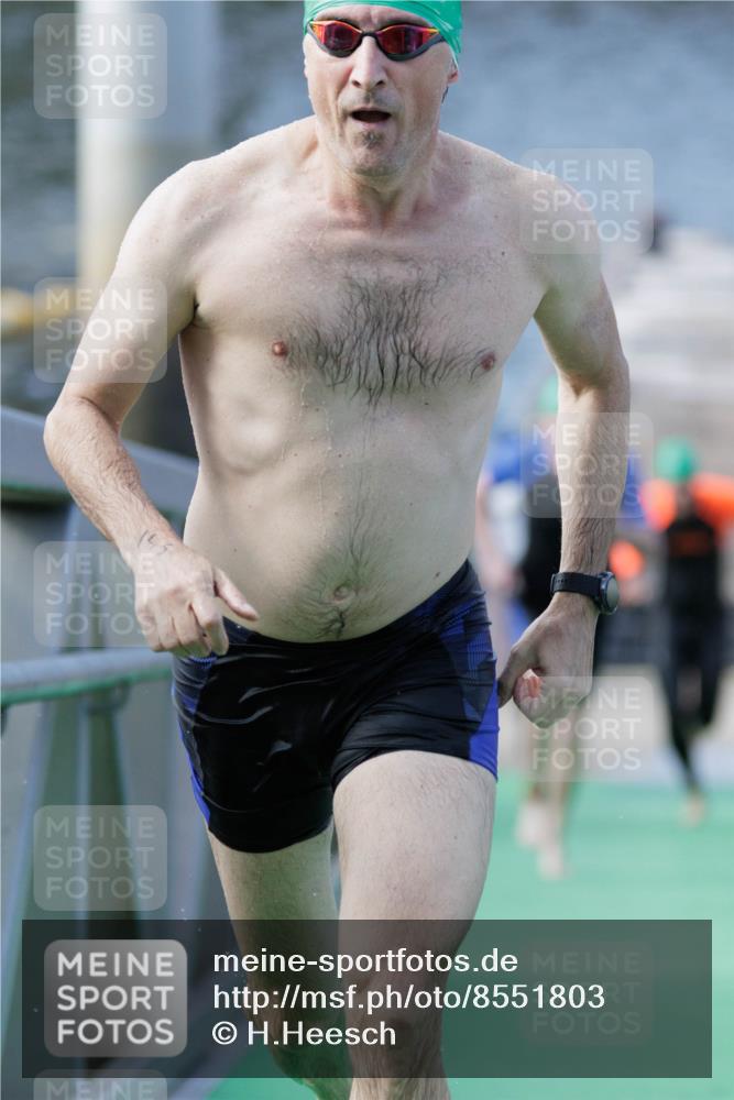 10.08.2025 - GEWOBA Citytriathlon Bremen H.Heesch http://msf.ph/oto/8551803 10.08.2025 10:25:49 Schwimmen 85, 87, 145, 147 meine-sportfotos.de