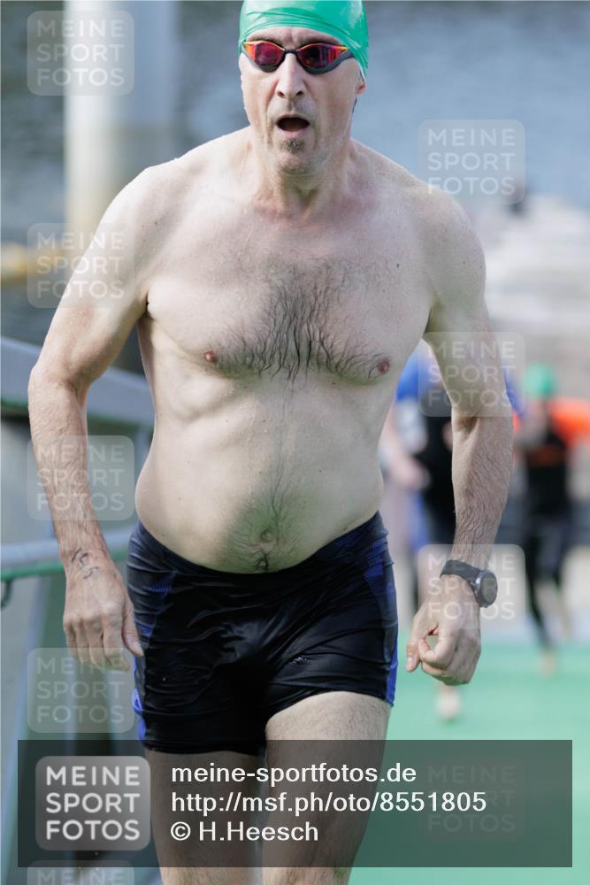 10.08.2025 - GEWOBA Citytriathlon Bremen H.Heesch http://msf.ph/oto/8551805 10.08.2025 10:25:49 Schwimmen 85, 87, 145, 147 meine-sportfotos.de