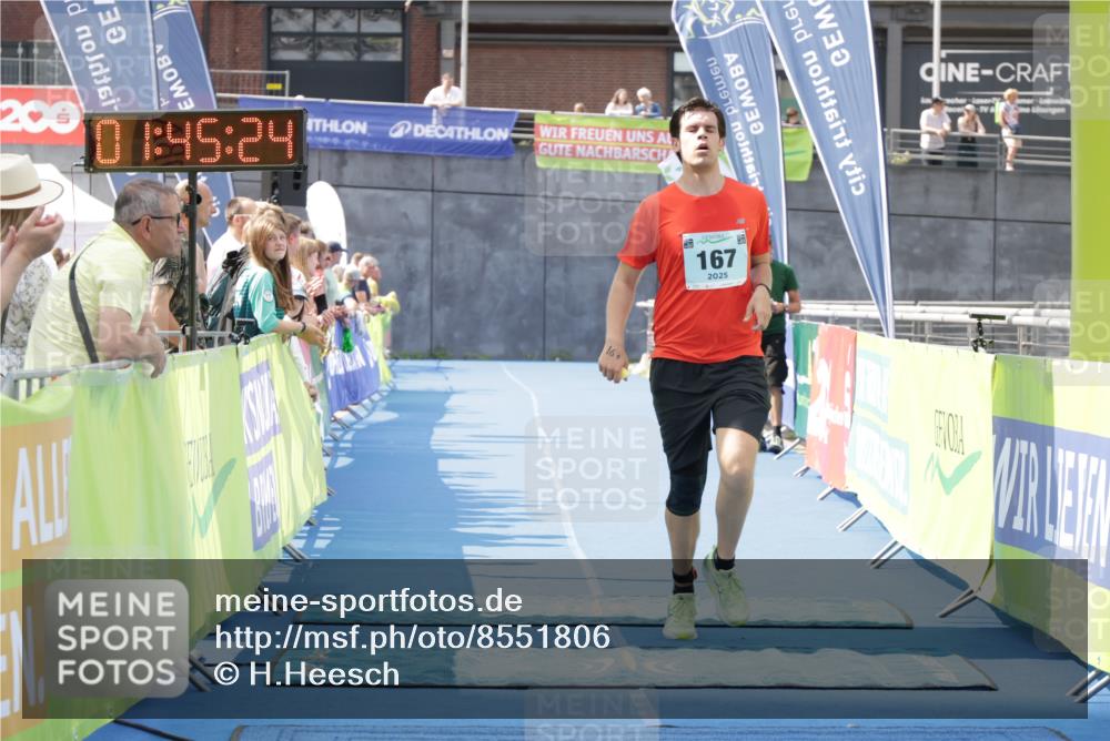 10.08.2025 - GEWOBA Citytriathlon Bremen H.Heesch http://msf.ph/oto/8551806 10.08.2025 11:49:06 Ziel 167 meine-sportfotos.de