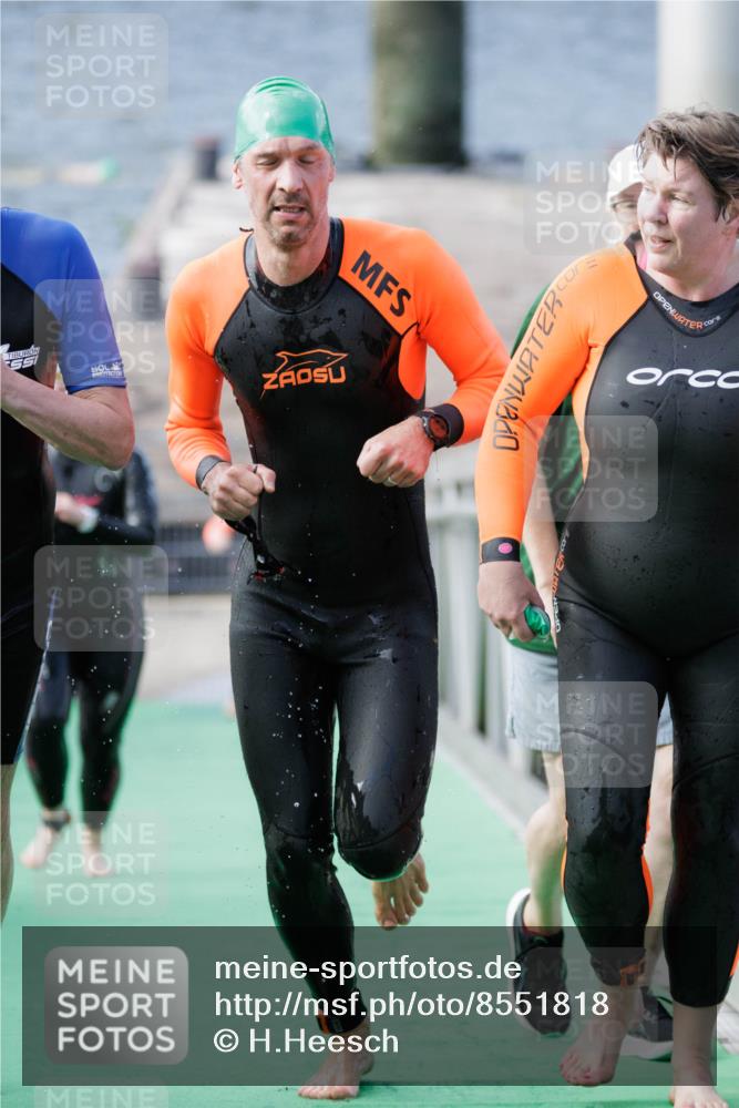 10.08.2025 - GEWOBA Citytriathlon Bremen H.Heesch http://msf.ph/oto/8551818 10.08.2025 10:25:54 Schwimmen 71, 85, 87, 145, 231 meine-sportfotos.de