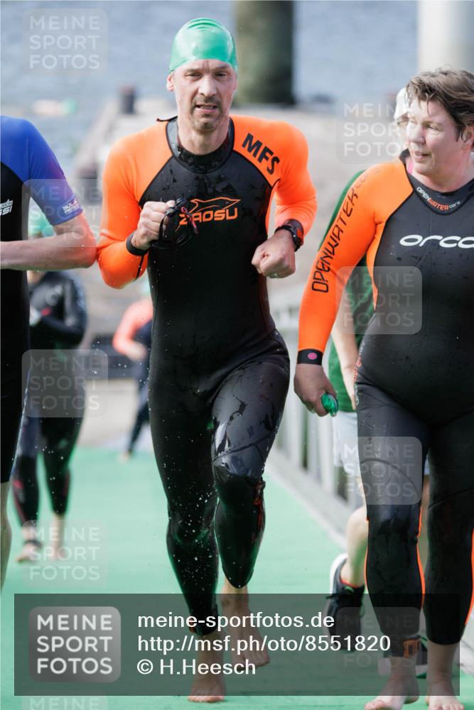 10.08.2025 - GEWOBA Citytriathlon Bremen H.Heesch http://msf.ph/oto/8551820 10.08.2025 10:25:54 Schwimmen 71, 85, 87, 145, 231 meine-sportfotos.de