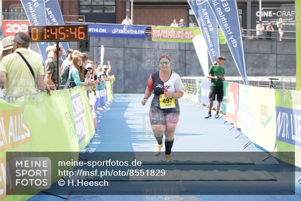 10.08.2025 - GEWOBA Citytriathlon Bremen H.Heesch http://msf.ph/oto/8551829 10.08.2025 11:49:28 Ziel 497 meine-sportfotos.de