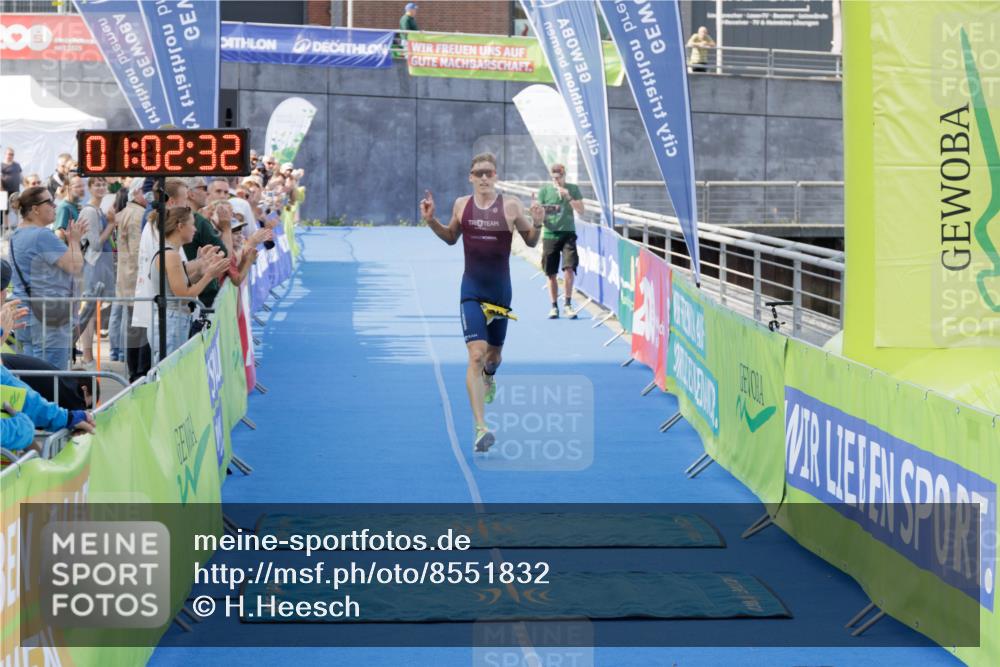10.08.2025 - GEWOBA Citytriathlon Bremen H.Heesch http://msf.ph/oto/8551832 10.08.2025 11:06:14 Ziel 391 meine-sportfotos.de