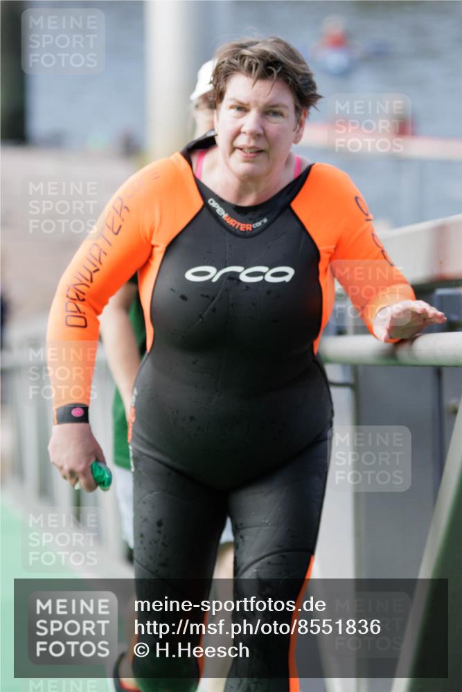 10.08.2025 - GEWOBA Citytriathlon Bremen H.Heesch http://msf.ph/oto/8551836 10.08.2025 10:25:57 Schwimmen 55, 71, 85, 145, 231 meine-sportfotos.de