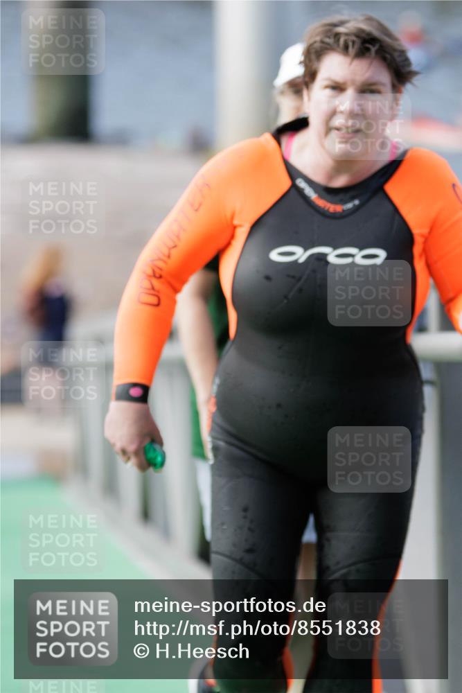 10.08.2025 - GEWOBA Citytriathlon Bremen H.Heesch http://msf.ph/oto/8551838 10.08.2025 10:25:57 Schwimmen 55, 71, 85, 145, 231 meine-sportfotos.de