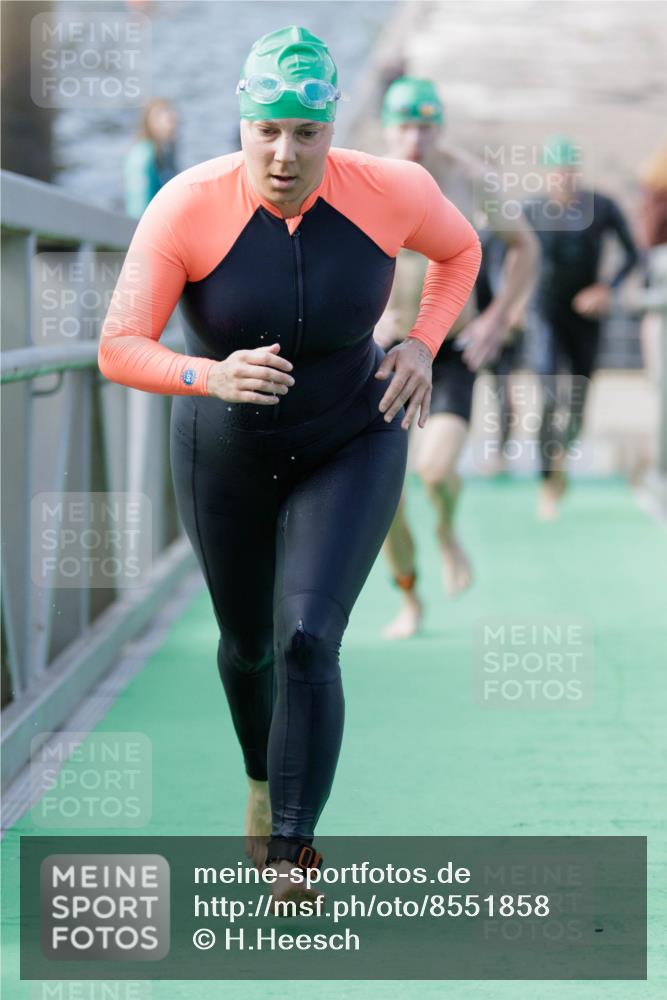 10.08.2025 - GEWOBA Citytriathlon Bremen H.Heesch http://msf.ph/oto/8551858 10.08.2025 10:26:01 Schwimmen 55, 71, 85, 129, 171, 231 meine-sportfotos.de