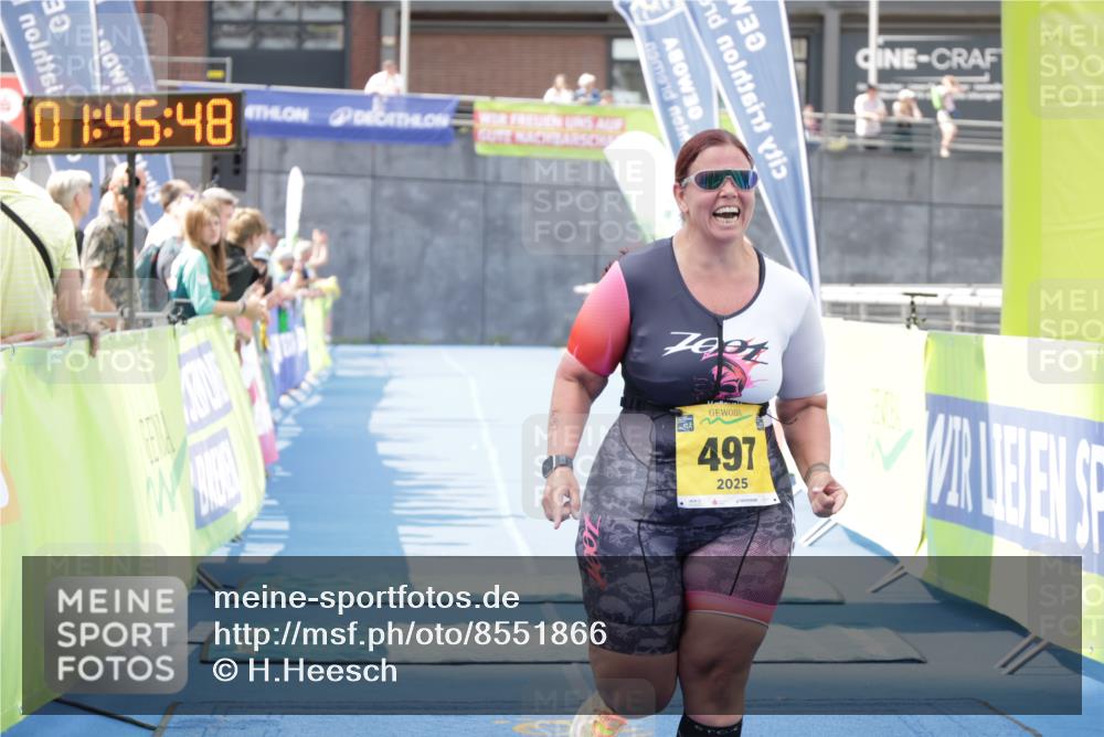 10.08.2025 - GEWOBA Citytriathlon Bremen H.Heesch http://msf.ph/oto/8551866 10.08.2025 11:49:30 Ziel 497 meine-sportfotos.de