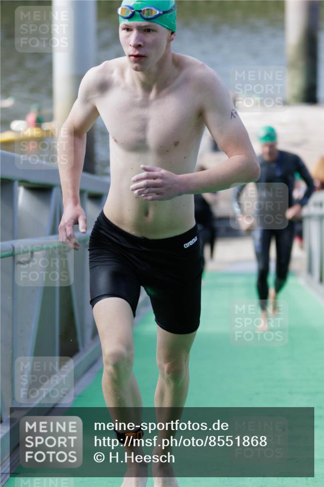 10.08.2025 - GEWOBA Citytriathlon Bremen H.Heesch http://msf.ph/oto/8551868 10.08.2025 10:26:05 Schwimmen 55, 71, 129, 171, 231 meine-sportfotos.de