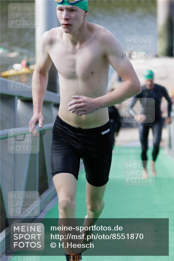 10.08.2025 - GEWOBA Citytriathlon Bremen H.Heesch http://msf.ph/oto/8551870 10.08.2025 10:26:05 Schwimmen 55, 71, 129, 171, 231 meine-sportfotos.de