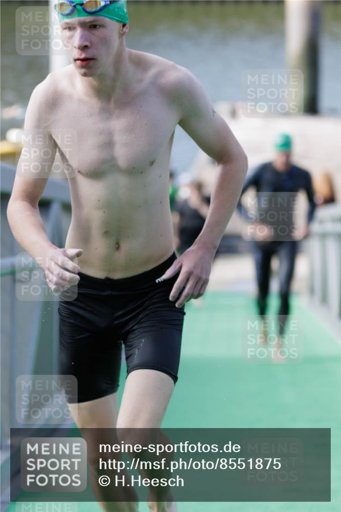 10.08.2025 - GEWOBA Citytriathlon Bremen H.Heesch http://msf.ph/oto/8551875 10.08.2025 10:26:05 Schwimmen 55, 71, 129, 171, 231 meine-sportfotos.de