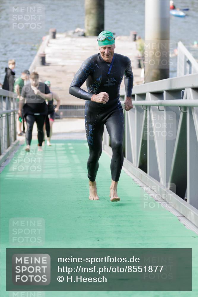 10.08.2025 - GEWOBA Citytriathlon Bremen H.Heesch http://msf.ph/oto/8551877 10.08.2025 10:26:06 Schwimmen 55, 129, 171 meine-sportfotos.de