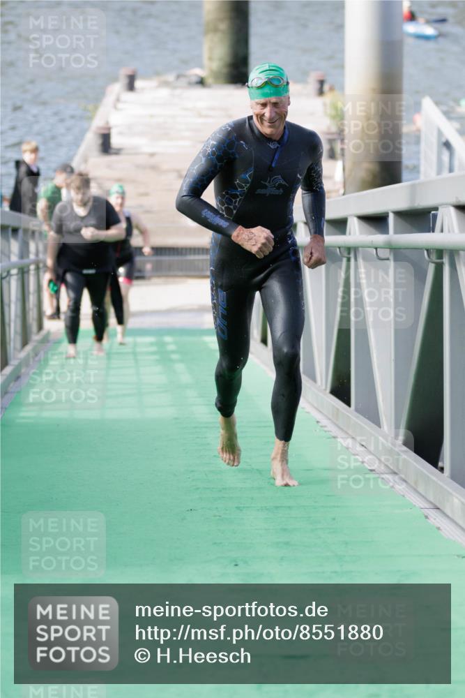 10.08.2025 - GEWOBA Citytriathlon Bremen H.Heesch http://msf.ph/oto/8551880 10.08.2025 10:26:06 Schwimmen 55, 129, 171 meine-sportfotos.de