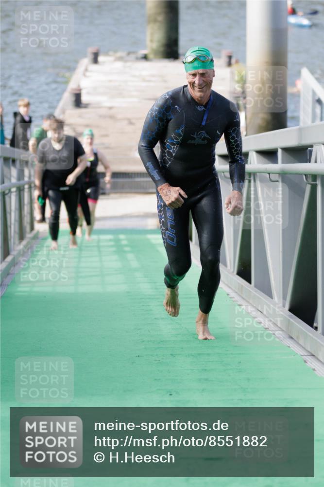 10.08.2025 - GEWOBA Citytriathlon Bremen H.Heesch http://msf.ph/oto/8551882 10.08.2025 10:26:06 Schwimmen 55, 129, 171 meine-sportfotos.de