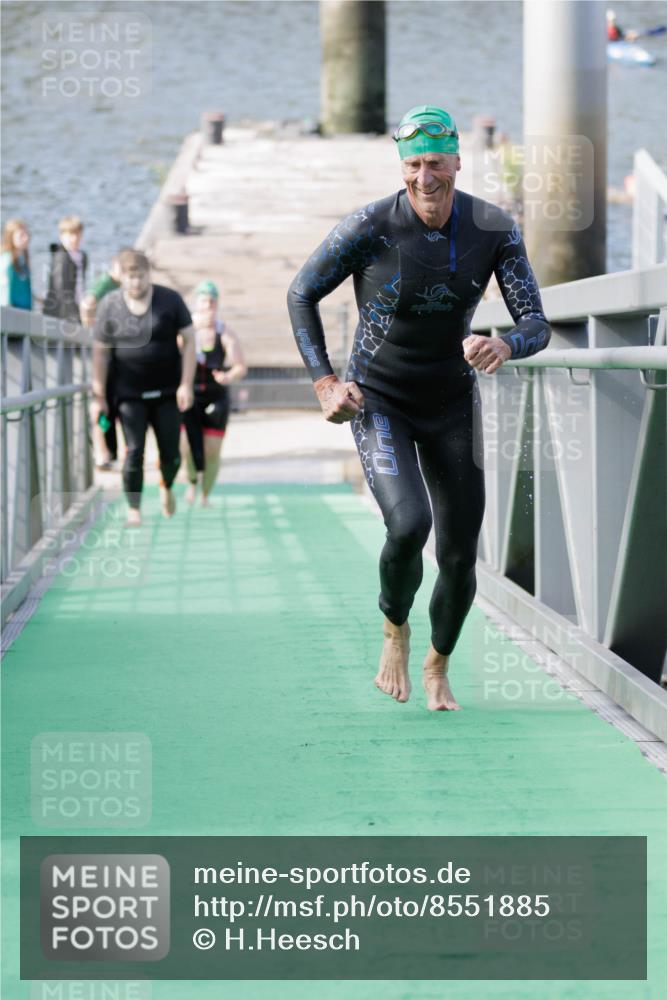 10.08.2025 - GEWOBA Citytriathlon Bremen H.Heesch http://msf.ph/oto/8551885 10.08.2025 10:26:07 Schwimmen 55, 129, 171, 223 meine-sportfotos.de