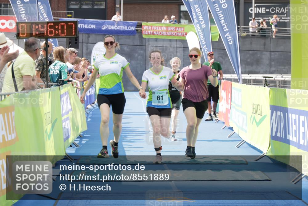 10.08.2025 - GEWOBA Citytriathlon Bremen H.Heesch http://msf.ph/oto/8551889 10.08.2025 11:49:49 Ziel 61, 445 meine-sportfotos.de