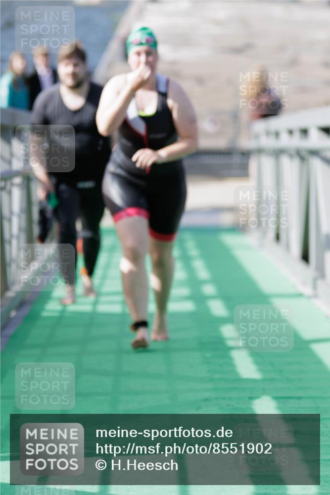 10.08.2025 - GEWOBA Citytriathlon Bremen H.Heesch http://msf.ph/oto/8551902 10.08.2025 10:26:13 Schwimmen 129, 171, 223 meine-sportfotos.de