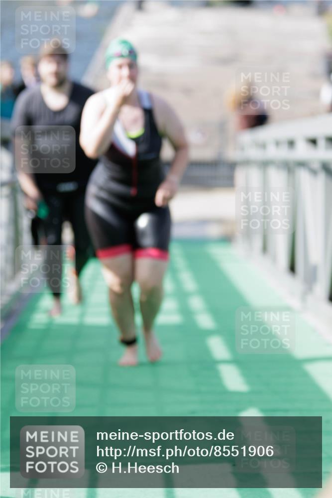 10.08.2025 - GEWOBA Citytriathlon Bremen H.Heesch http://msf.ph/oto/8551906 10.08.2025 10:26:13 Schwimmen 129, 171, 223 meine-sportfotos.de