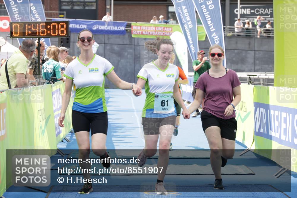10.08.2025 - GEWOBA Citytriathlon Bremen H.Heesch http://msf.ph/oto/8551907 10.08.2025 11:49:50 Ziel 61, 445 meine-sportfotos.de
