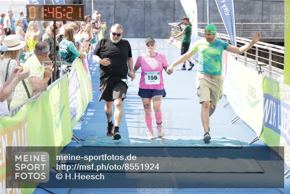 10.08.2025 - GEWOBA Citytriathlon Bremen H.Heesch http://msf.ph/oto/8551924 10.08.2025 11:50:03 Ziel 159 meine-sportfotos.de