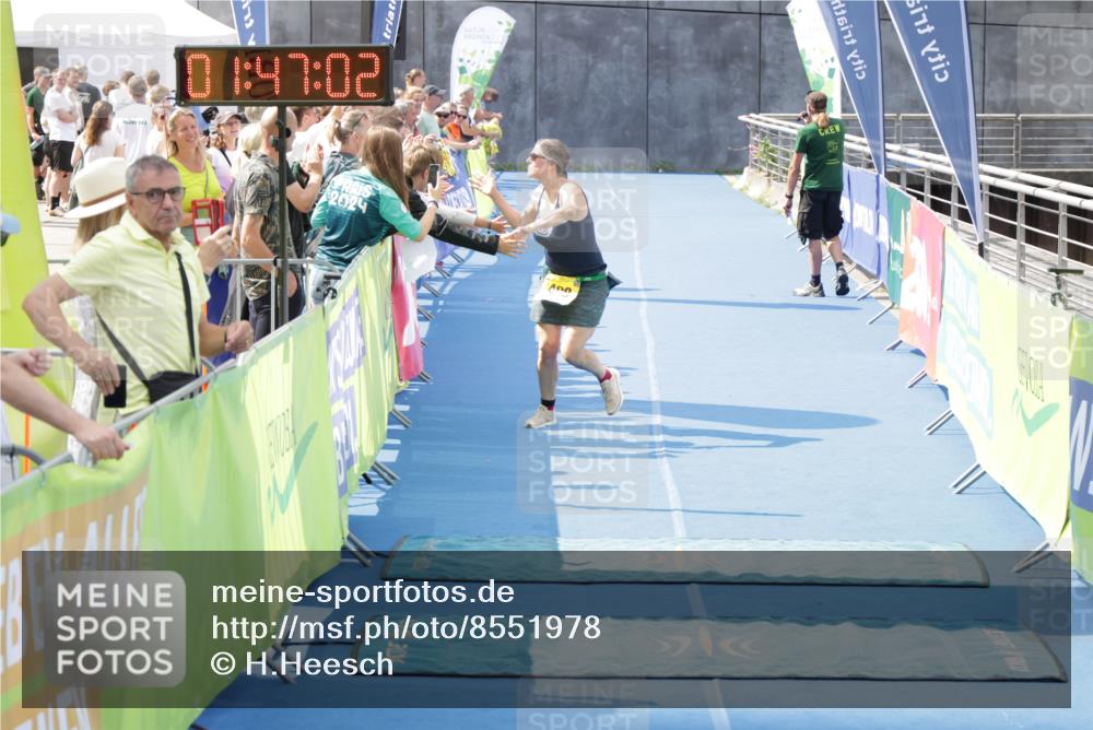 10.08.2025 - GEWOBA Citytriathlon Bremen H.Heesch http://msf.ph/oto/8551978 10.08.2025 11:50:44 Ziel 499 meine-sportfotos.de