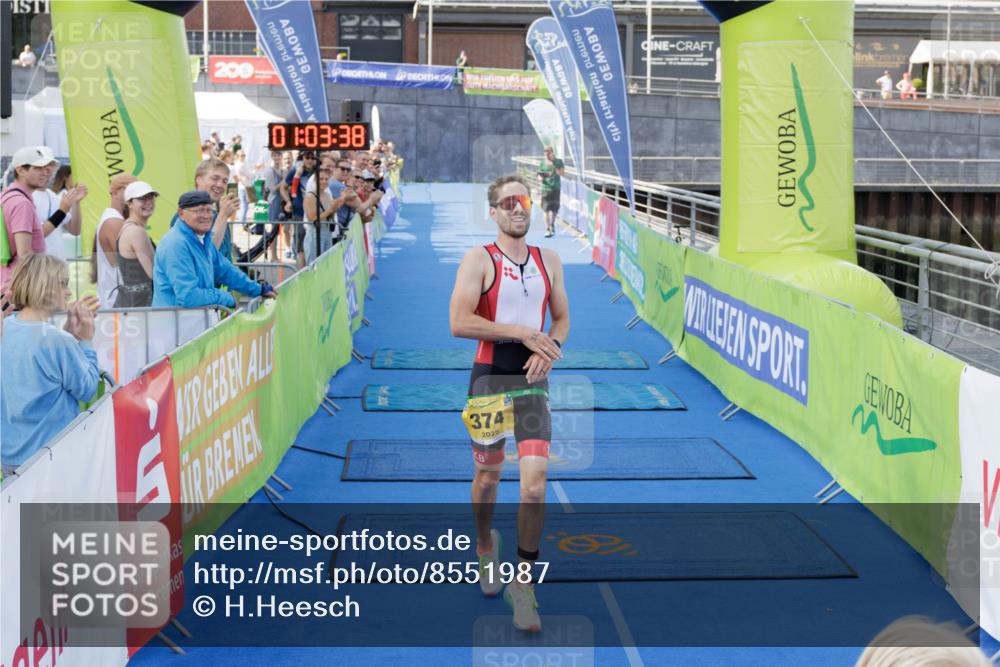10.08.2025 - GEWOBA Citytriathlon Bremen H.Heesch http://msf.ph/oto/8551987 10.08.2025 11:07:19 Ziel 374 meine-sportfotos.de