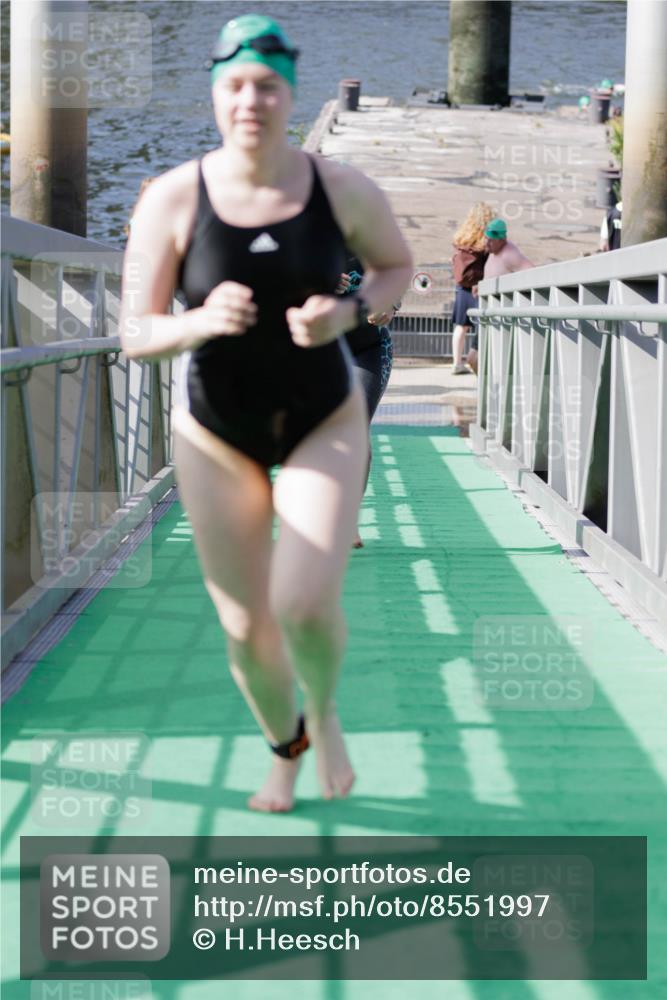 10.08.2025 - GEWOBA Citytriathlon Bremen H.Heesch http://msf.ph/oto/8551997 10.08.2025 10:26:46 Schwimmen 5, 33, 101, 207, 227, 453 meine-sportfotos.de