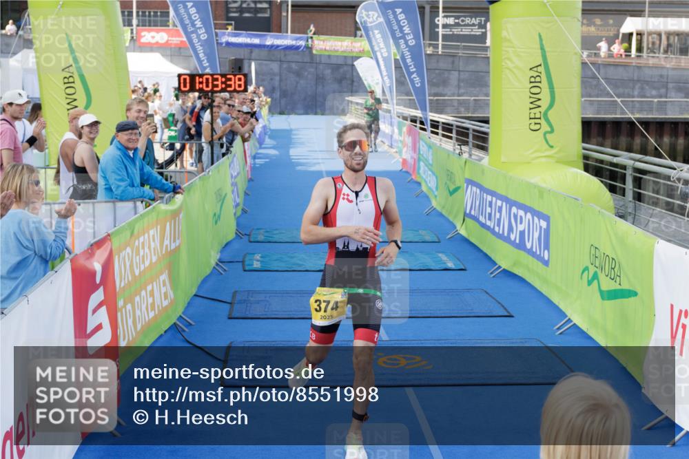 10.08.2025 - GEWOBA Citytriathlon Bremen H.Heesch http://msf.ph/oto/8551998 10.08.2025 11:07:20 Ziel 374 meine-sportfotos.de