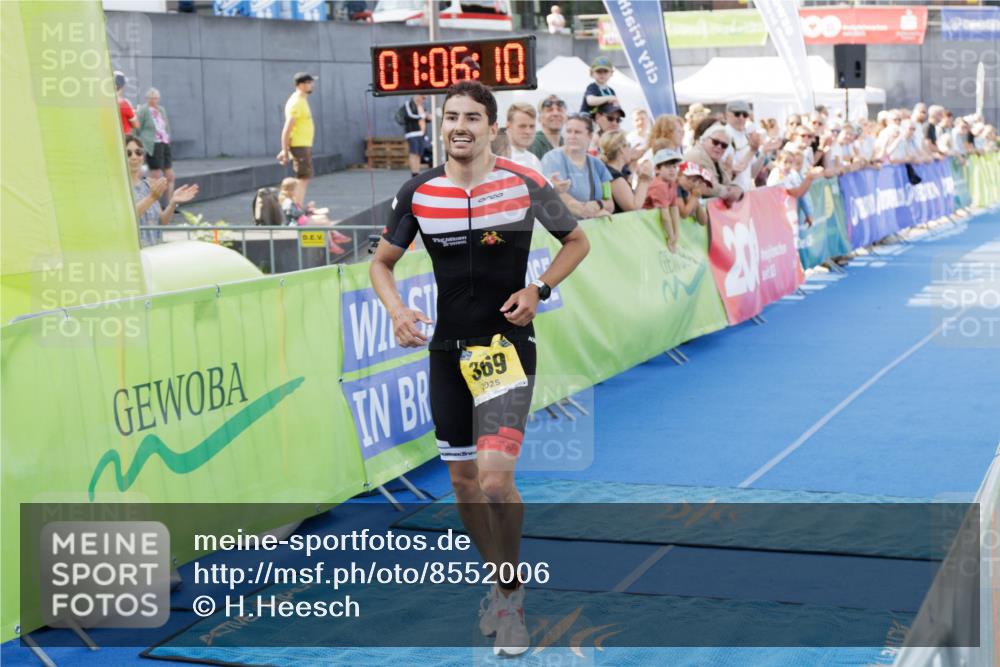 10.08.2025 - GEWOBA Citytriathlon Bremen H.Heesch http://msf.ph/oto/8552006 10.08.2025 11:09:52 Ziel 369 meine-sportfotos.de