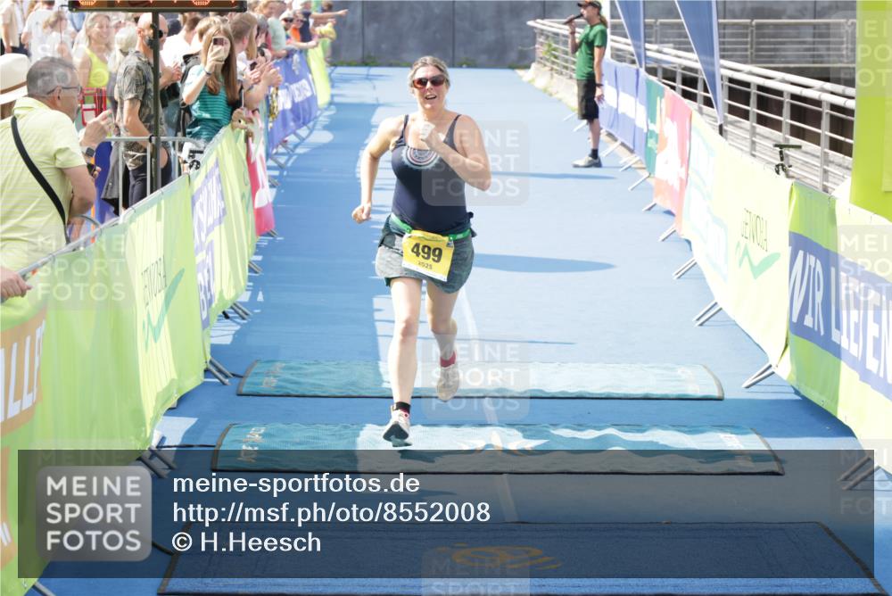 10.08.2025 - GEWOBA Citytriathlon Bremen H.Heesch http://msf.ph/oto/8552008 10.08.2025 11:50:46 Ziel  meine-sportfotos.de