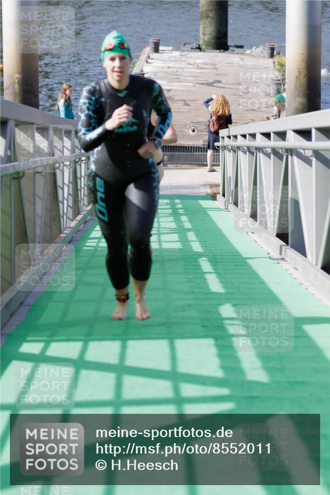 10.08.2025 - GEWOBA Citytriathlon Bremen H.Heesch http://msf.ph/oto/8552011 10.08.2025 10:26:49 Schwimmen 33, 75, 101, 227, 453 meine-sportfotos.de