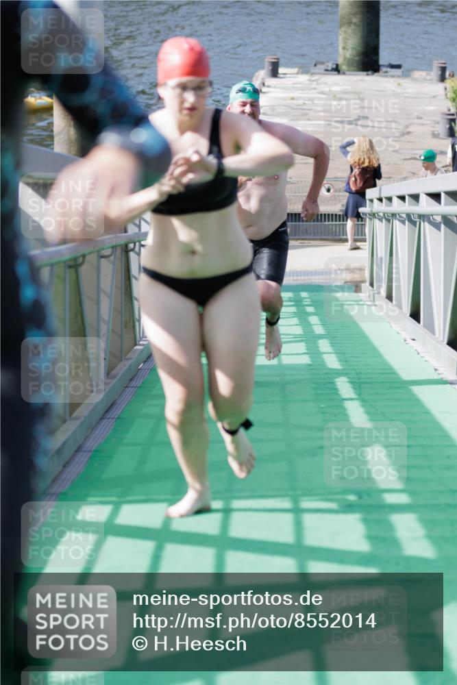 10.08.2025 - GEWOBA Citytriathlon Bremen H.Heesch http://msf.ph/oto/8552014 10.08.2025 10:26:52 Schwimmen 33, 75, 101, 193, 453 meine-sportfotos.de