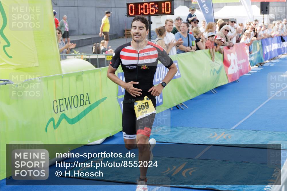 10.08.2025 - GEWOBA Citytriathlon Bremen H.Heesch http://msf.ph/oto/8552024 10.08.2025 11:09:52 Ziel 369 meine-sportfotos.de