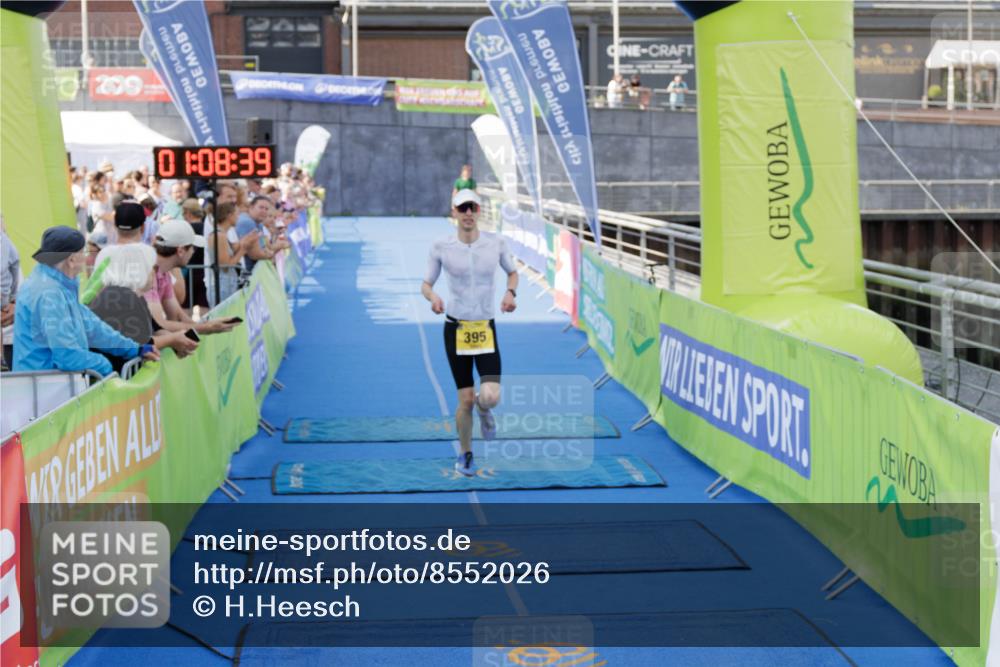 10.08.2025 - GEWOBA Citytriathlon Bremen H.Heesch http://msf.ph/oto/8552026 10.08.2025 11:12:20 Ziel 395 meine-sportfotos.de