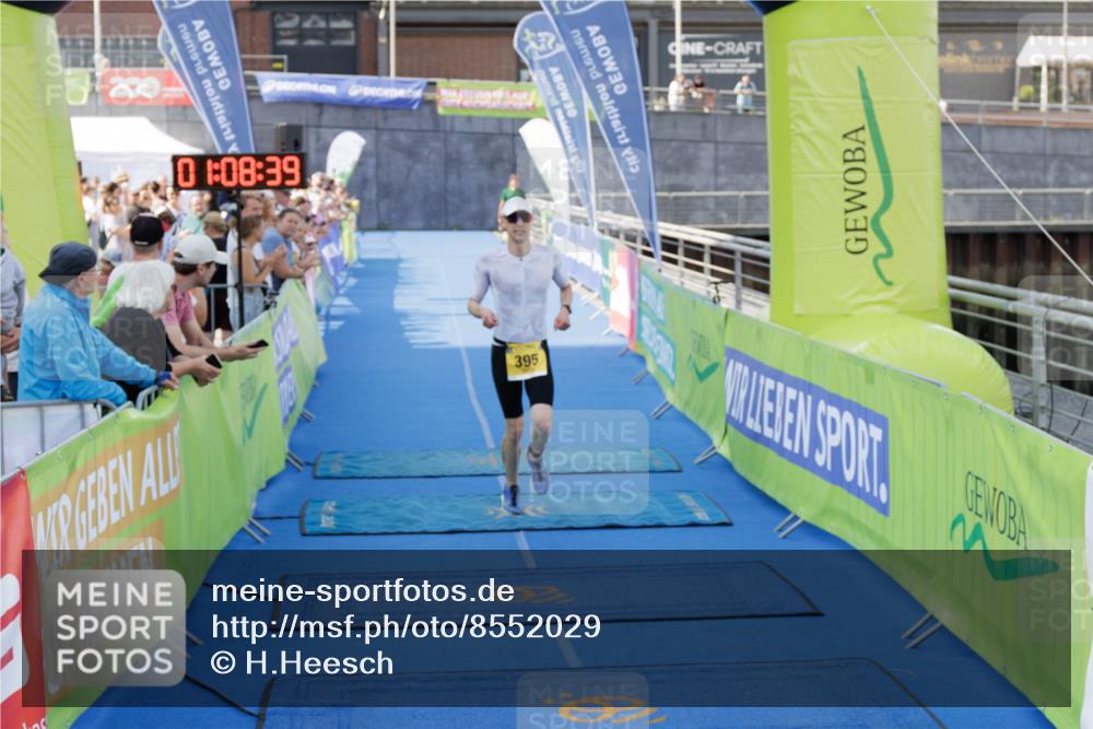 10.08.2025 - GEWOBA Citytriathlon Bremen H.Heesch http://msf.ph/oto/8552029 10.08.2025 11:12:20 Ziel 395 meine-sportfotos.de