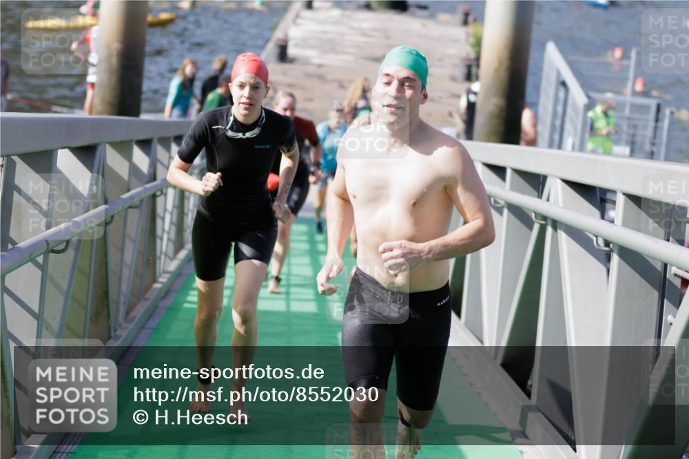 10.08.2025 - GEWOBA Citytriathlon Bremen H.Heesch http://msf.ph/oto/8552030 10.08.2025 10:27:07 Schwimmen 69, 107, 193, 201, 219, 465, 484 meine-sportfotos.de