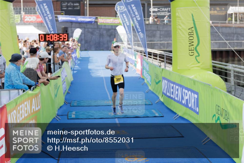 10.08.2025 - GEWOBA Citytriathlon Bremen H.Heesch http://msf.ph/oto/8552031 10.08.2025 11:12:20 Ziel 395 meine-sportfotos.de