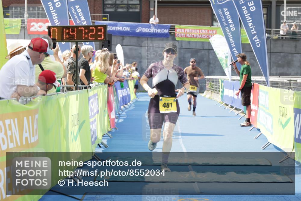10.08.2025 - GEWOBA Citytriathlon Bremen H.Heesch http://msf.ph/oto/8552034 10.08.2025 11:51:05 Ziel 481 meine-sportfotos.de