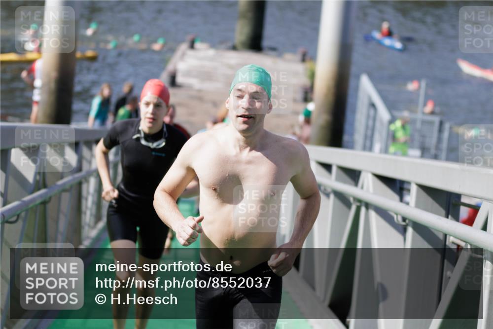 10.08.2025 - GEWOBA Citytriathlon Bremen H.Heesch http://msf.ph/oto/8552037 10.08.2025 10:27:08 Schwimmen 69, 107, 201, 219, 465, 484 meine-sportfotos.de