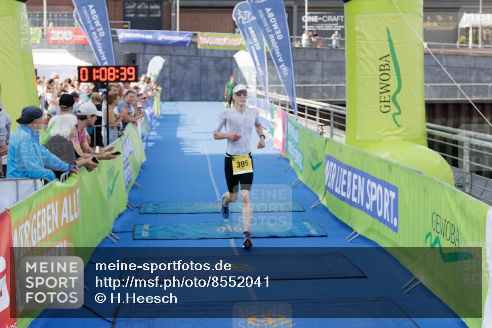 10.08.2025 - GEWOBA Citytriathlon Bremen H.Heesch http://msf.ph/oto/8552041 10.08.2025 11:12:20 Ziel 395 meine-sportfotos.de