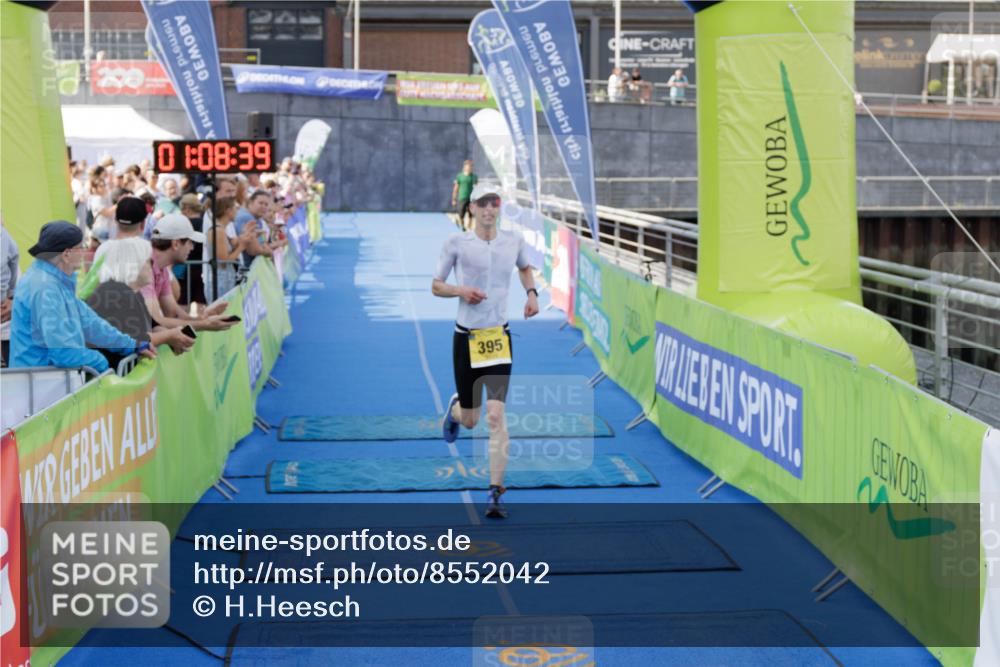 10.08.2025 - GEWOBA Citytriathlon Bremen H.Heesch http://msf.ph/oto/8552042 10.08.2025 11:12:20 Ziel 395 meine-sportfotos.de