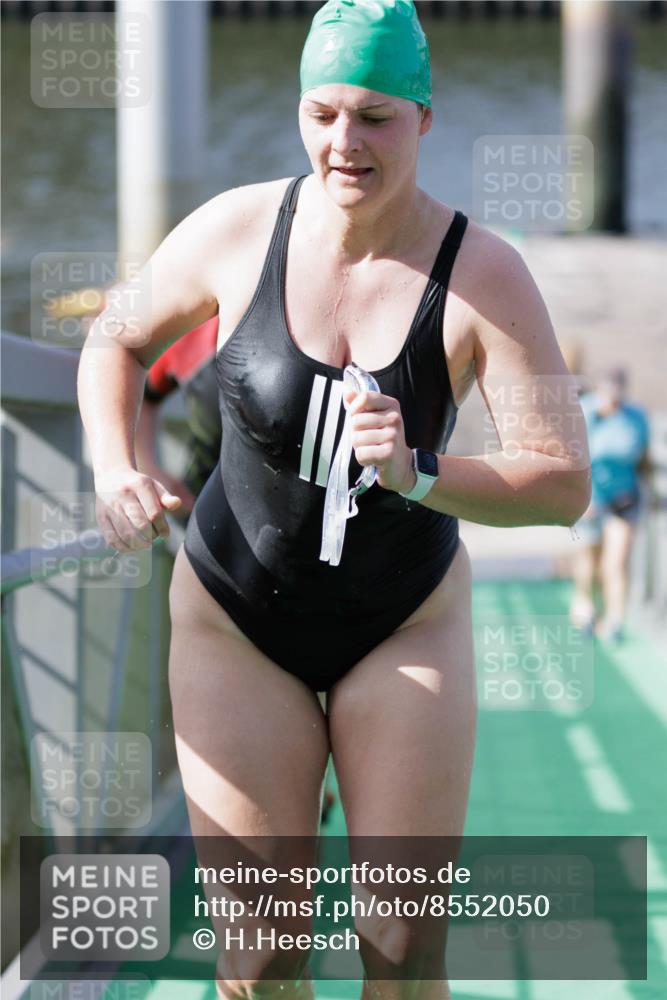 10.08.2025 - GEWOBA Citytriathlon Bremen H.Heesch http://msf.ph/oto/8552050 10.08.2025 10:27:11 Schwimmen 69, 93, 107, 201, 465, 484 meine-sportfotos.de