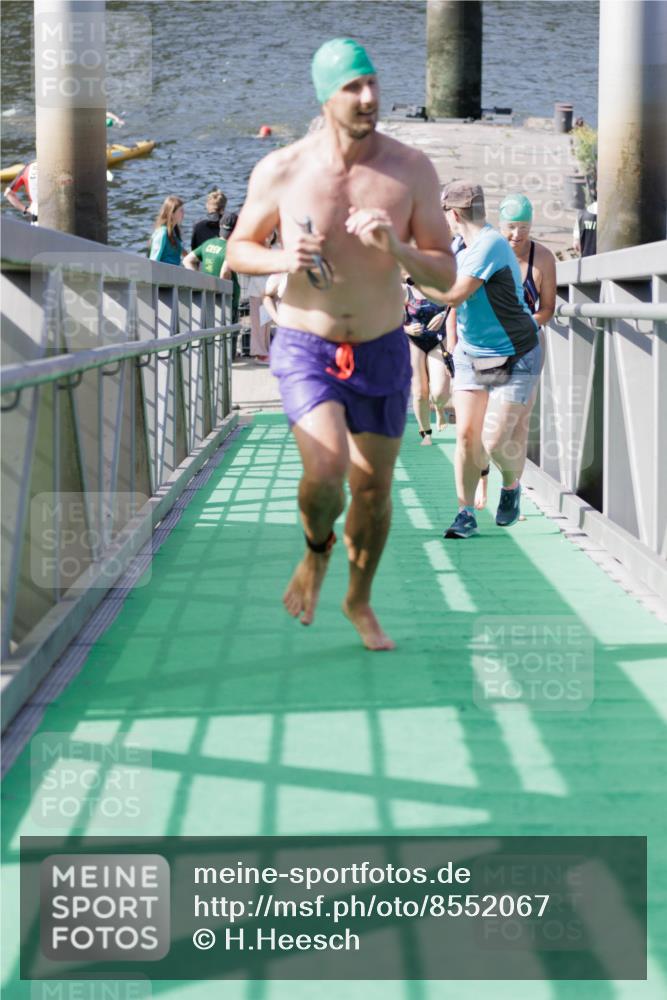 10.08.2025 - GEWOBA Citytriathlon Bremen H.Heesch http://msf.ph/oto/8552067 10.08.2025 10:27:16 Schwimmen 61, 69, 93, 201, 247, 484 meine-sportfotos.de