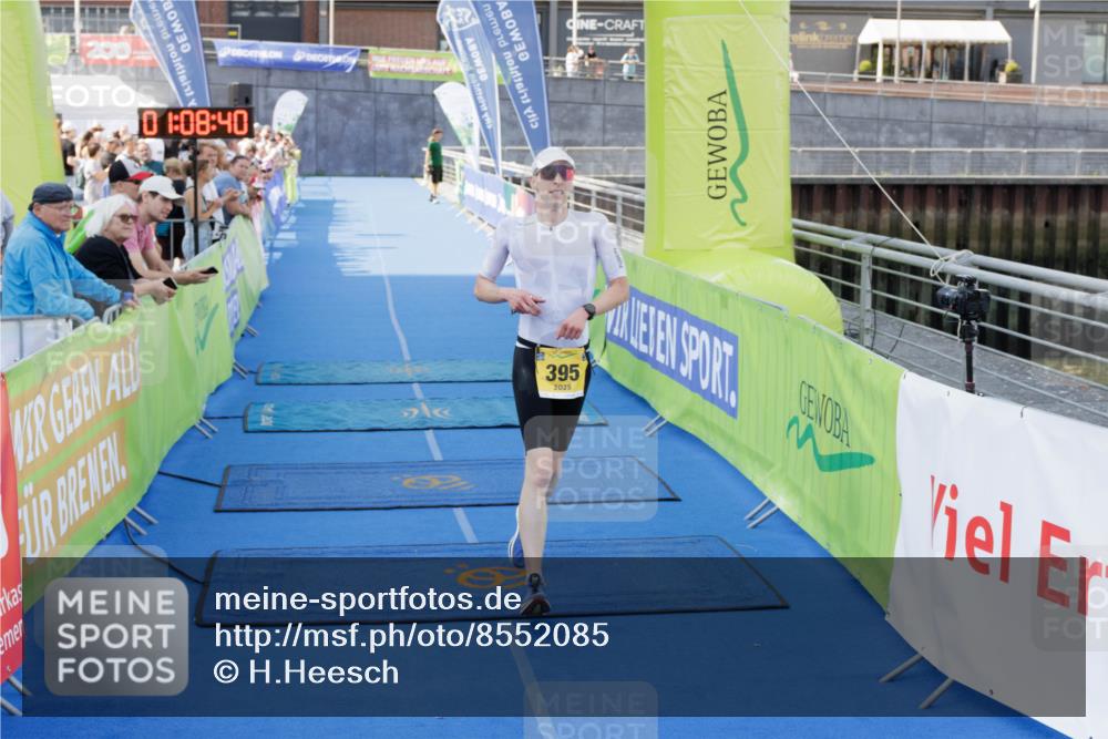 10.08.2025 - GEWOBA Citytriathlon Bremen H.Heesch http://msf.ph/oto/8552085 10.08.2025 11:12:21 Ziel 395 meine-sportfotos.de