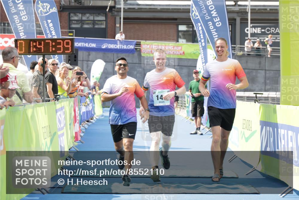 10.08.2025 - GEWOBA Citytriathlon Bremen H.Heesch http://msf.ph/oto/8552110 10.08.2025 11:51:21 Ziel 149 meine-sportfotos.de