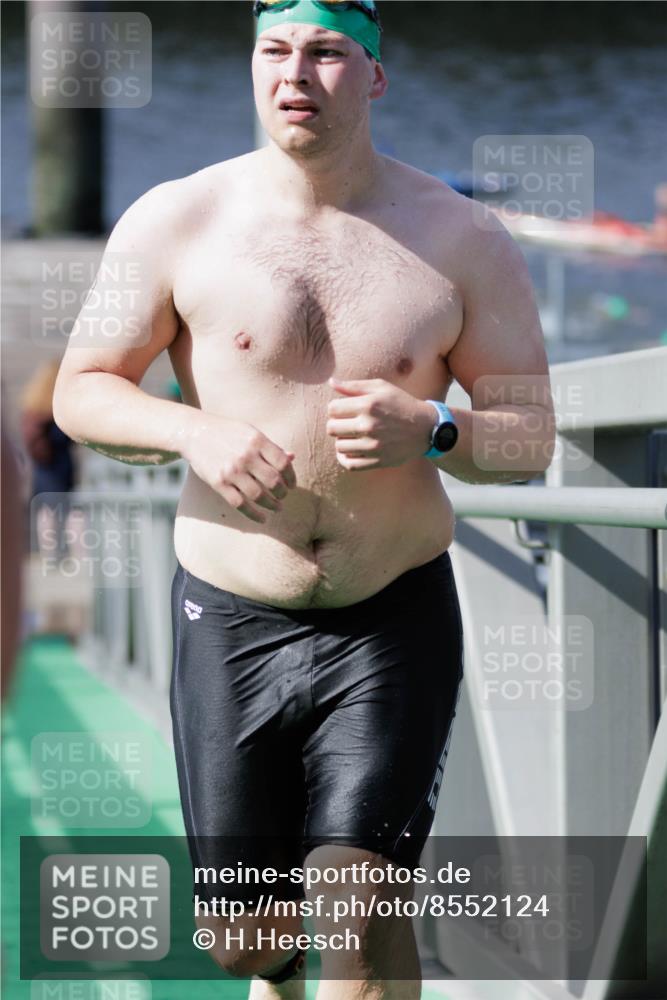 10.08.2025 - GEWOBA Citytriathlon Bremen H.Heesch http://msf.ph/oto/8552124 10.08.2025 10:27:27 Schwimmen 31, 51, 59, 61, 135, 185, 247 meine-sportfotos.de