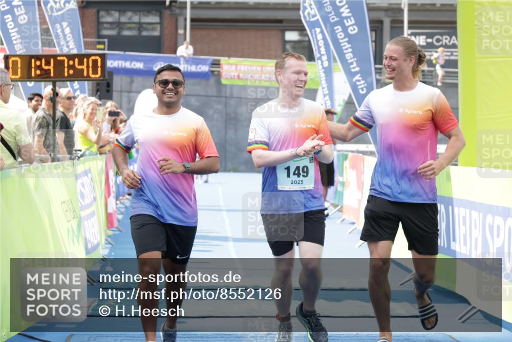 10.08.2025 - GEWOBA Citytriathlon Bremen H.Heesch http://msf.ph/oto/8552126 10.08.2025 11:51:22 Ziel 149 meine-sportfotos.de
