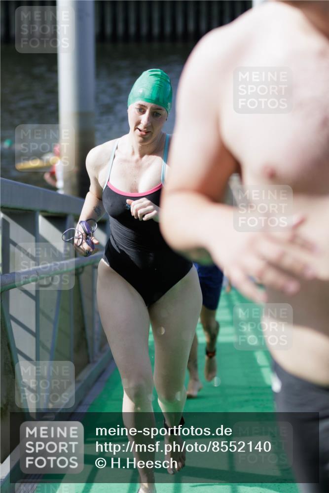 10.08.2025 - GEWOBA Citytriathlon Bremen H.Heesch http://msf.ph/oto/8552140 10.08.2025 10:27:29 Schwimmen 31, 51, 59, 61, 135, 185, 247 meine-sportfotos.de