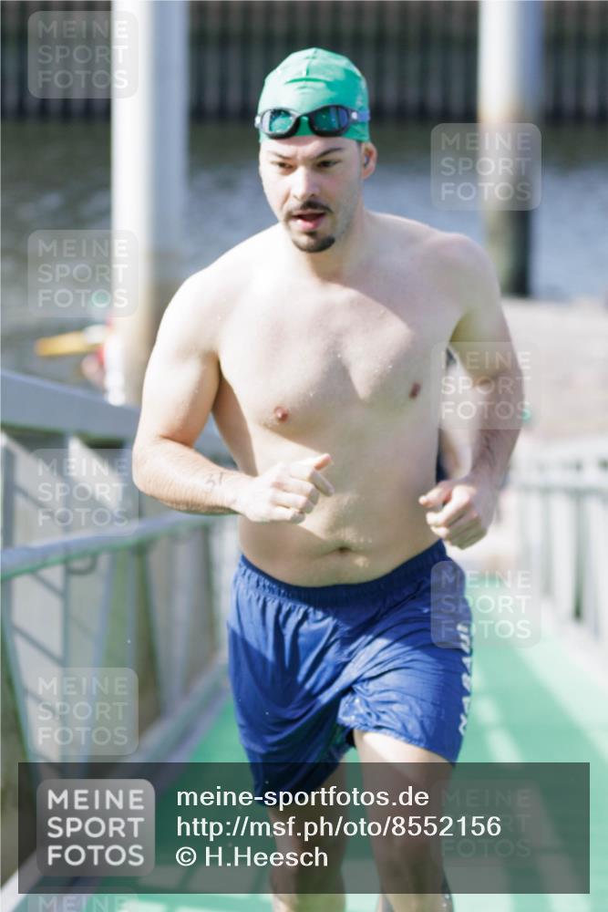 10.08.2025 - GEWOBA Citytriathlon Bremen H.Heesch http://msf.ph/oto/8552156 10.08.2025 10:27:31 Schwimmen 31, 51, 59, 135, 185, 209 meine-sportfotos.de