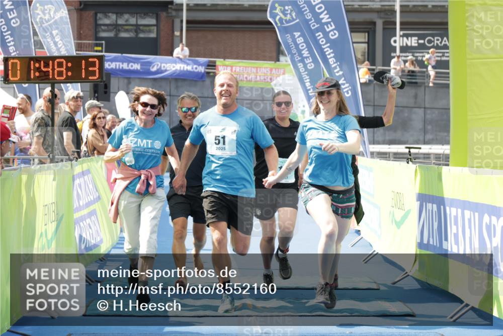 10.08.2025 - GEWOBA Citytriathlon Bremen H.Heesch http://msf.ph/oto/8552160 10.08.2025 11:51:55 Ziel 51, 175 meine-sportfotos.de