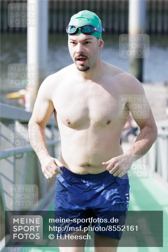 10.08.2025 - GEWOBA Citytriathlon Bremen H.Heesch http://msf.ph/oto/8552161 10.08.2025 10:27:31 Schwimmen 31, 51, 59, 135, 185, 209 meine-sportfotos.de